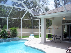 5 Reasons to Invest in Lakeland FL Pool Enclosures This Summer